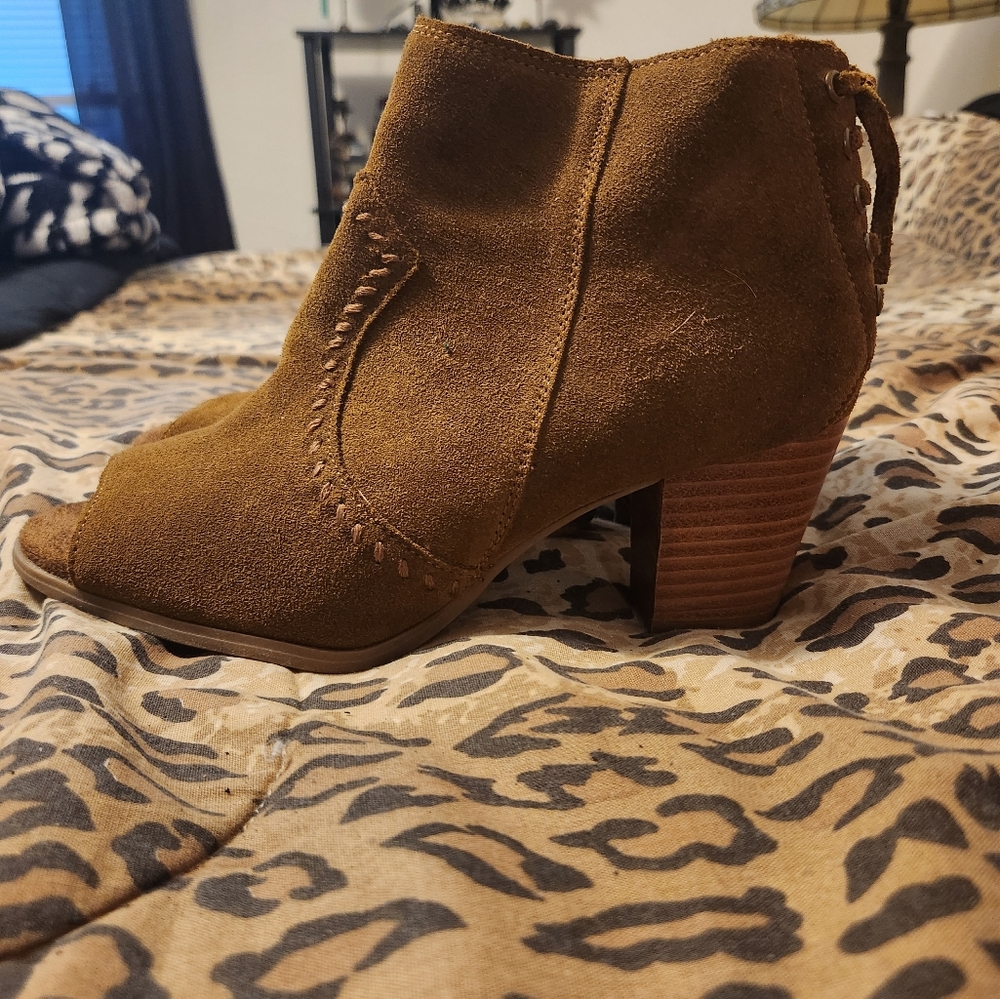 Minnetonka Size 8.5 Brown Suede Melanie Bootie